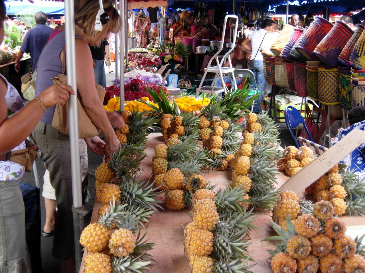 Marché de St Paul ananas.