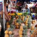 Marché de St Paul ananas.