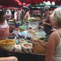 Marché de St Paul épices et plantes médicinales.