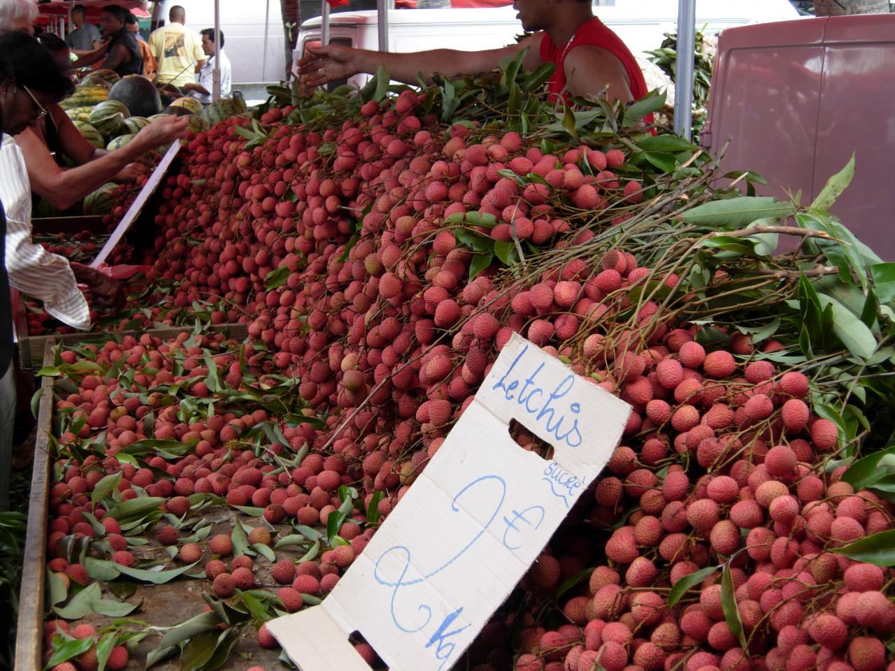 Marché de St Paul letchis.