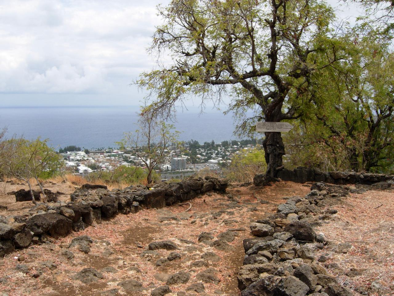 Le chemin pavé du Manery.