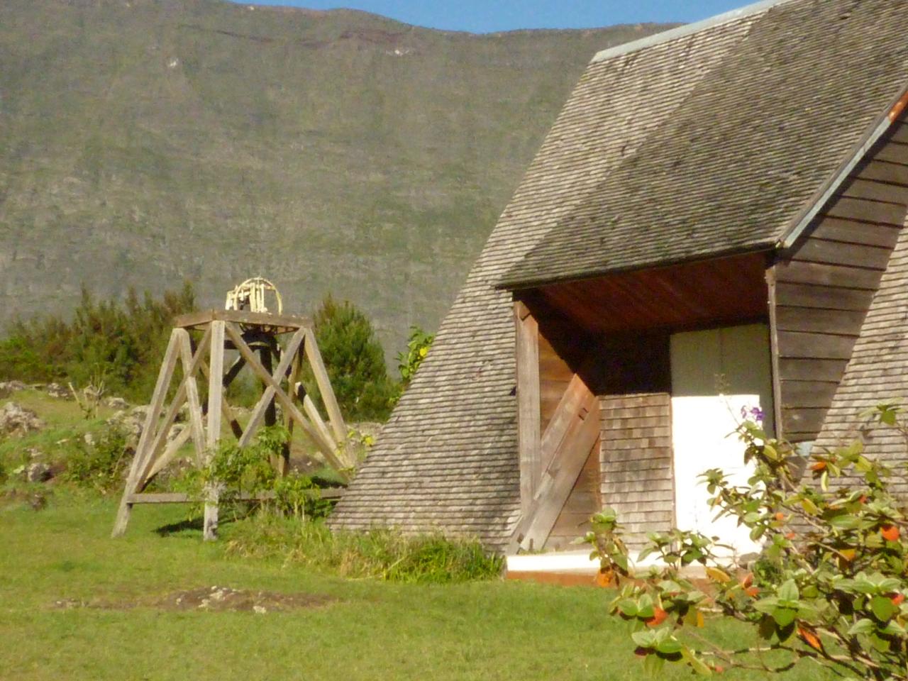 Eglise dans Mafate D Helsens