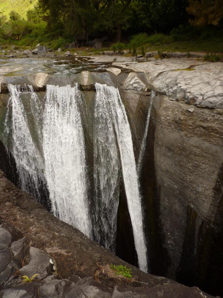 Les 3 roches dans Mafate D Helsens