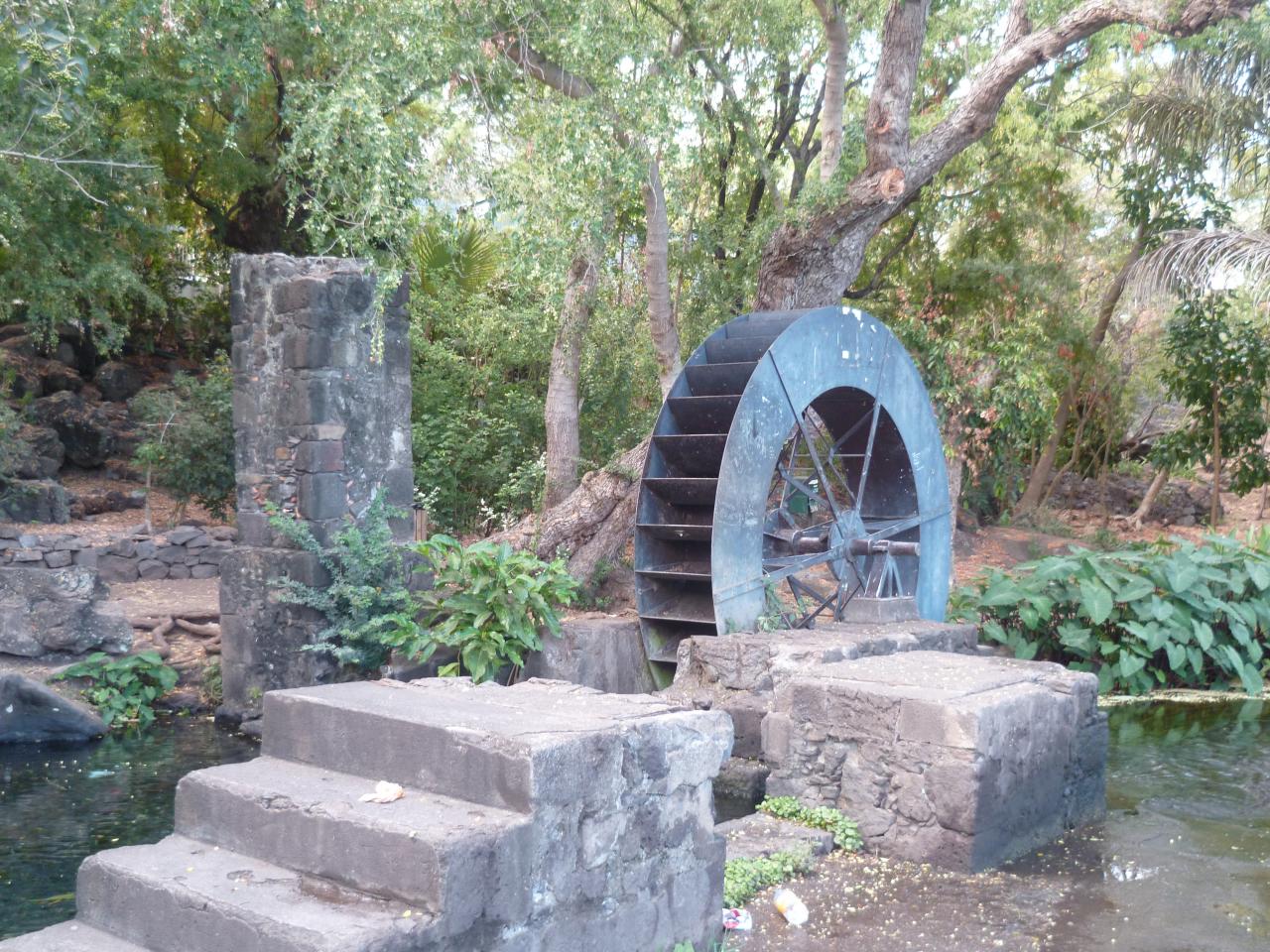 Le moulin à eau du tour des roches, étang St Paul.